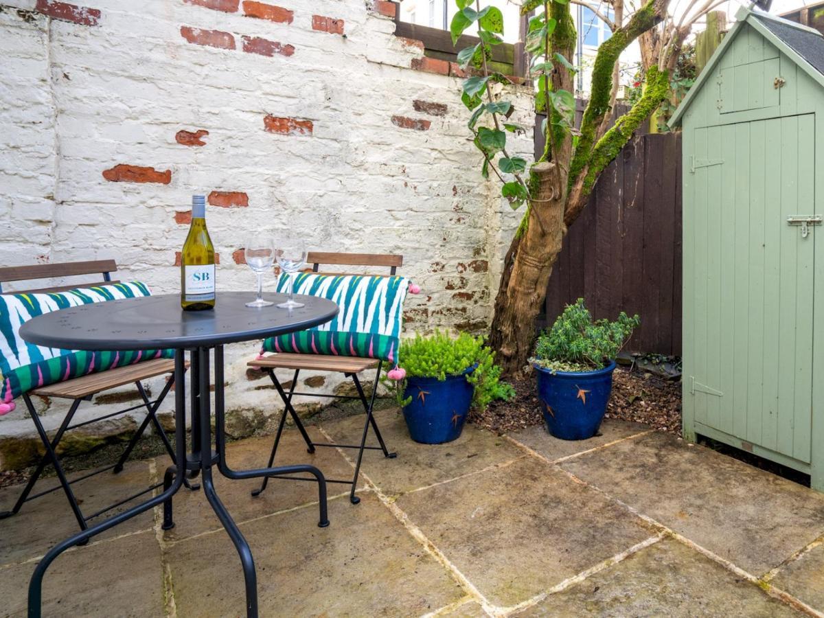Quarry Cottage Courtyard Garden Pass The Keys Cirencester Bagian luar foto