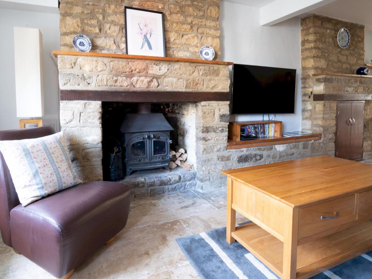 Quarry Cottage Courtyard Garden Pass The Keys Cirencester Bagian luar foto