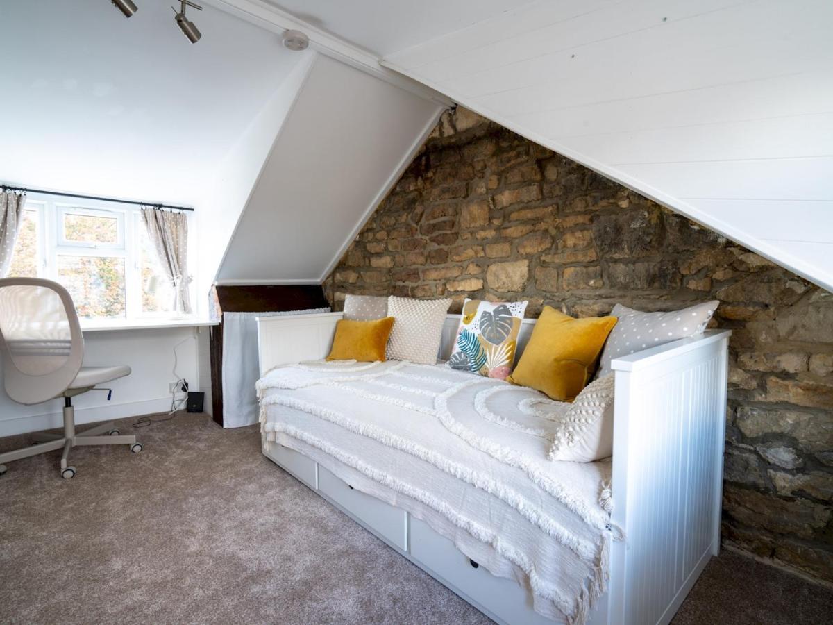 Quarry Cottage Courtyard Garden Pass The Keys Cirencester Bagian luar foto