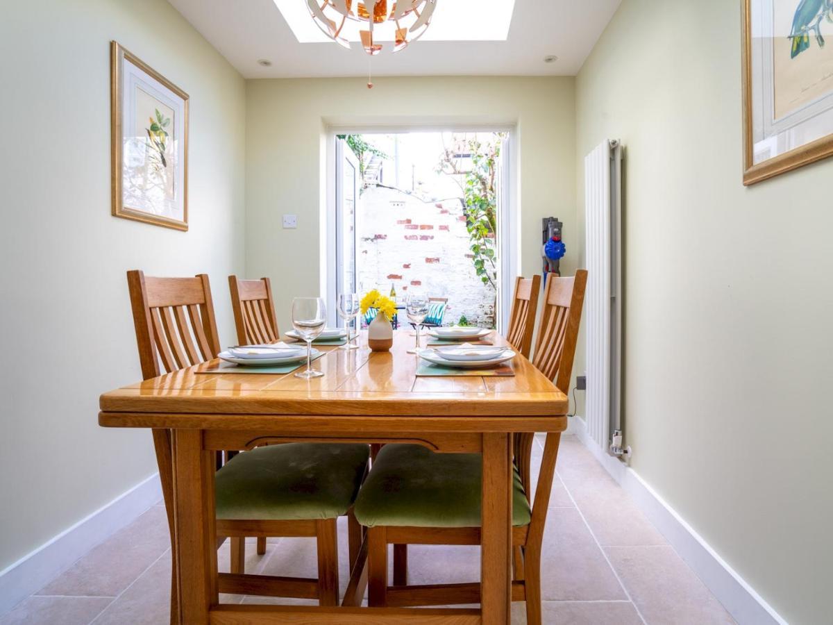 Quarry Cottage Courtyard Garden Pass The Keys Cirencester Bagian luar foto