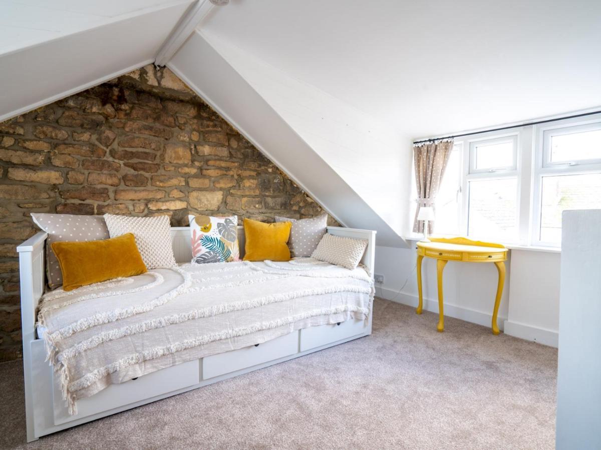 Quarry Cottage Courtyard Garden Pass The Keys Cirencester Bagian luar foto