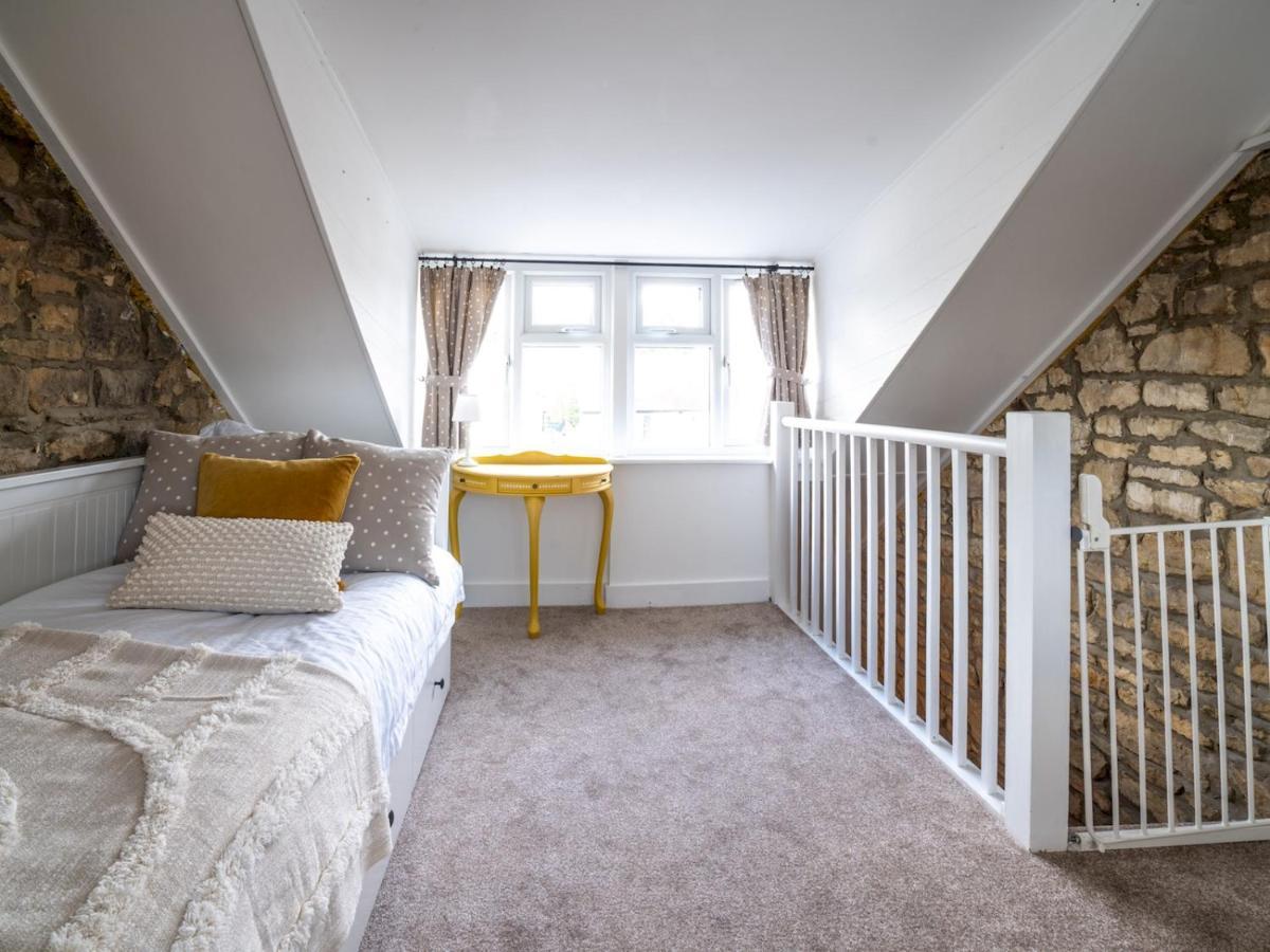Quarry Cottage Courtyard Garden Pass The Keys Cirencester Bagian luar foto